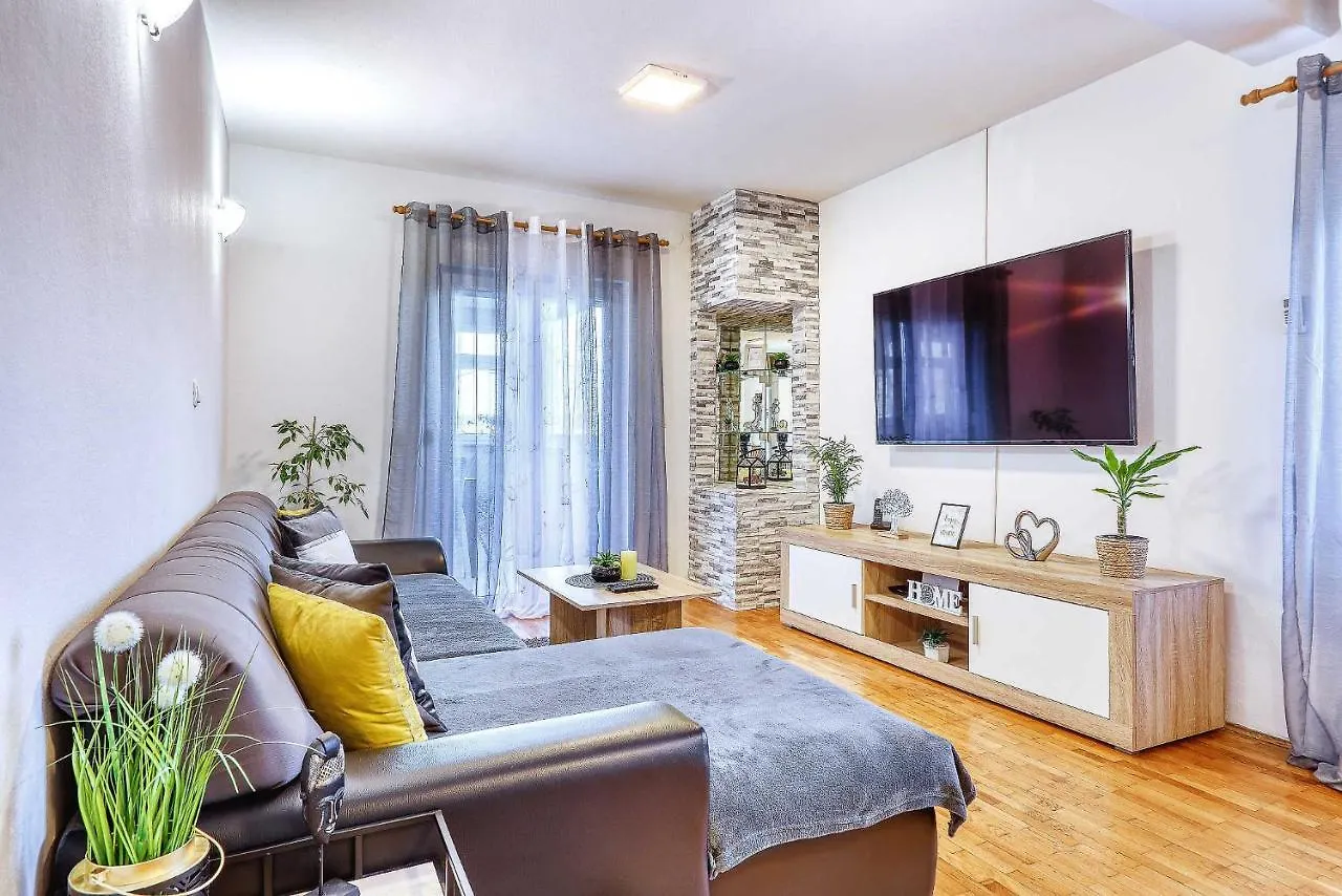 Apartamento Pavao Rovanjska 0*,  Croacia